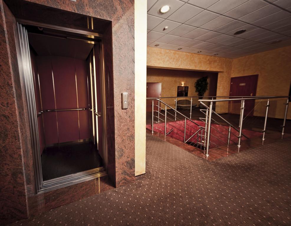 Hotel Wityng Ślesin Eksteriør bilde